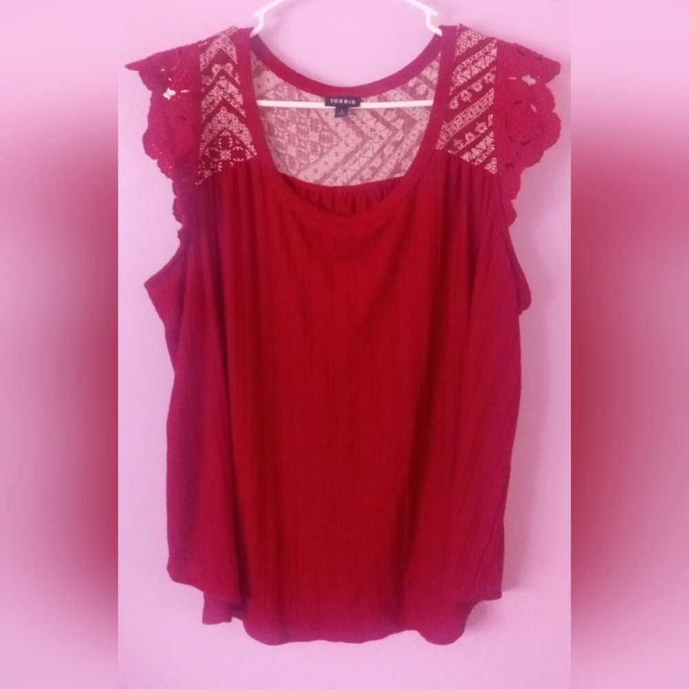 Torrid Sz 1 Red Embroidered Lace Sleeve White Chest Pattern